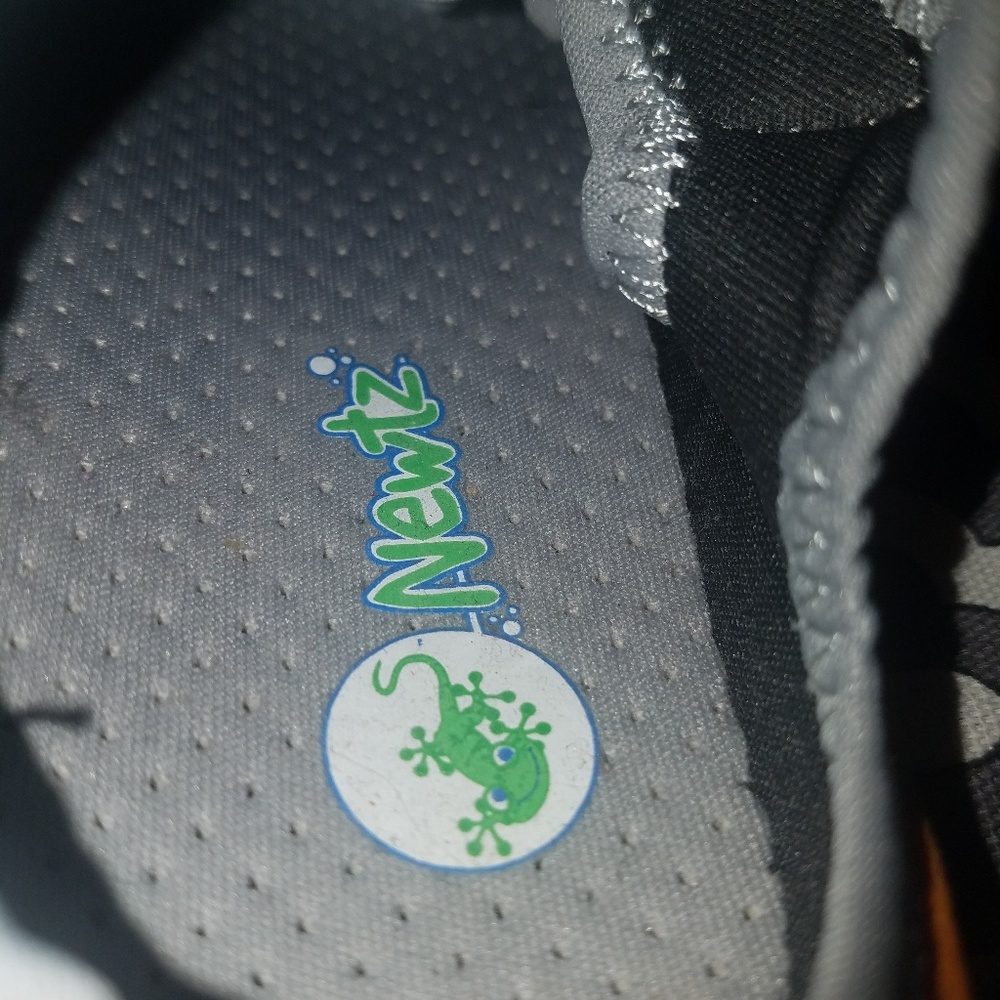 🍁 Newtz Boys beach sandals NWOT - Picture 4 of 5